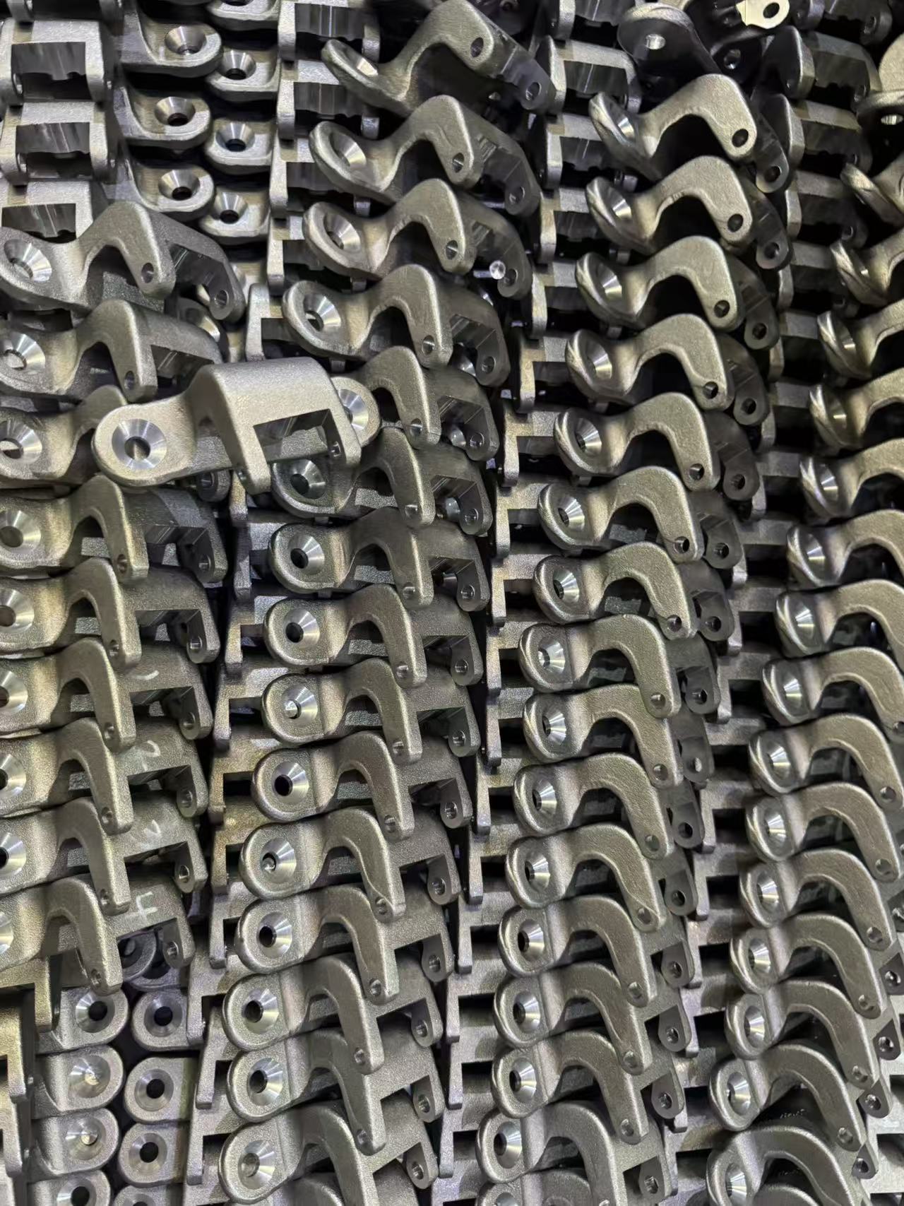 Automotive Door Hinges အတုလုပ်ခြင်းအတွက် အဓိကအချက်များ